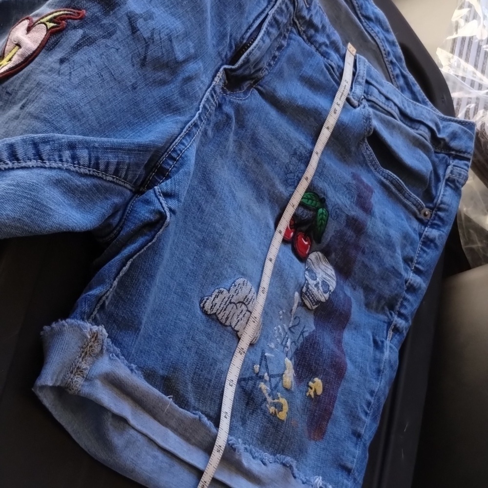 TORRID Premium Jean Shorts Patches & Paint Size 20 Designed in LA 90's - Picture 13 of 14
